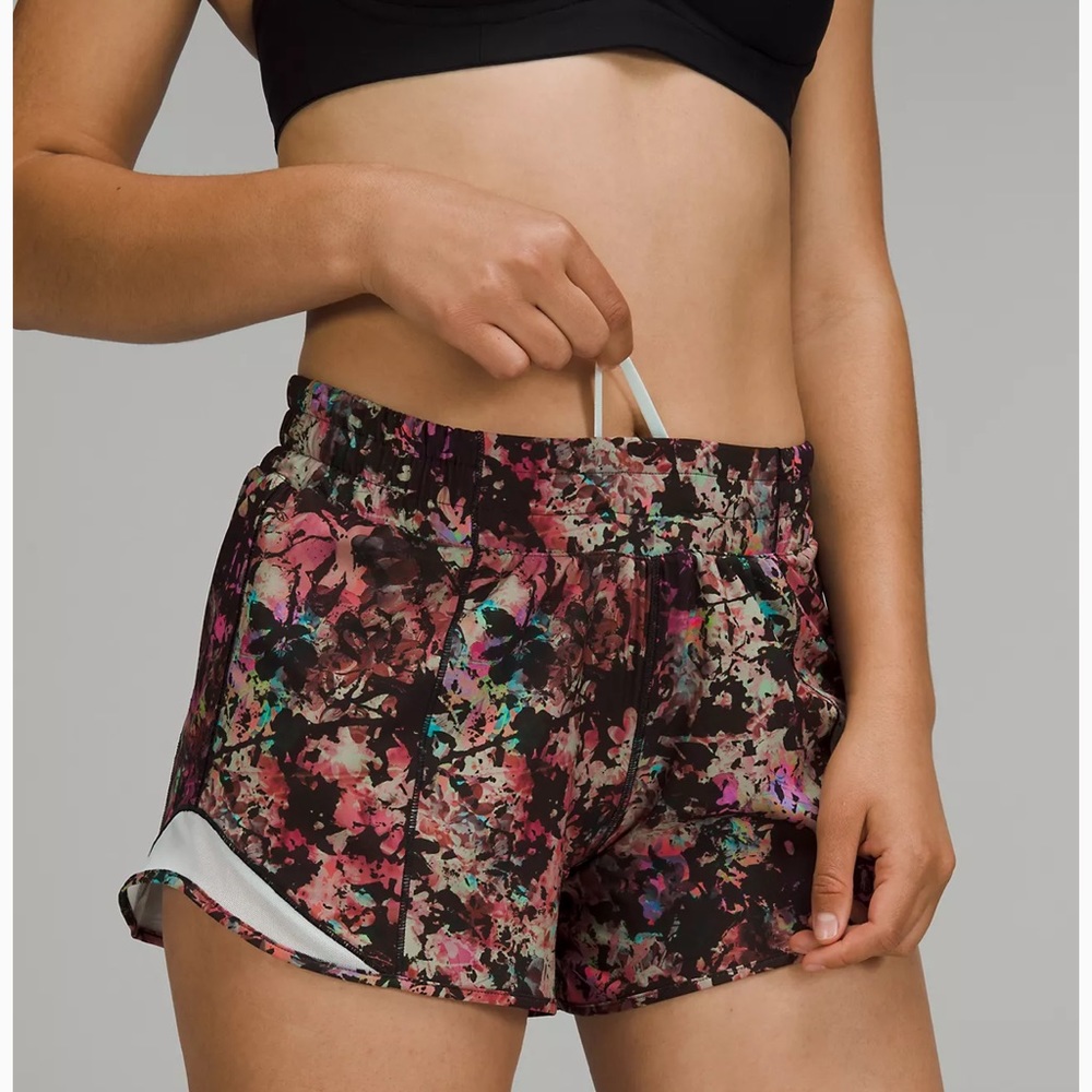 Lululemon Hotty Hot Low-Rise Lined Short 4" - Size 6 - NWT - STE2/SHRB